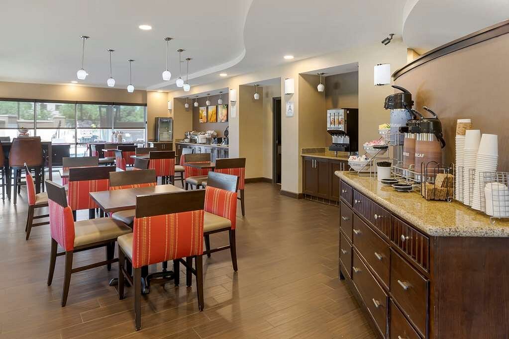 breakfast-area