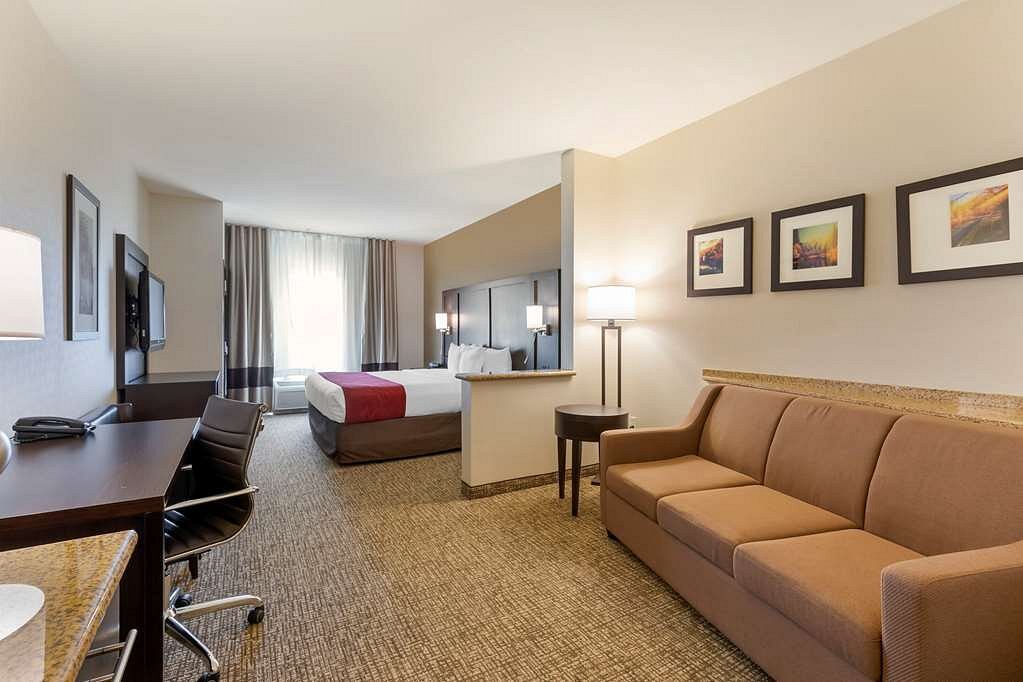 king-suite-with-sofabed