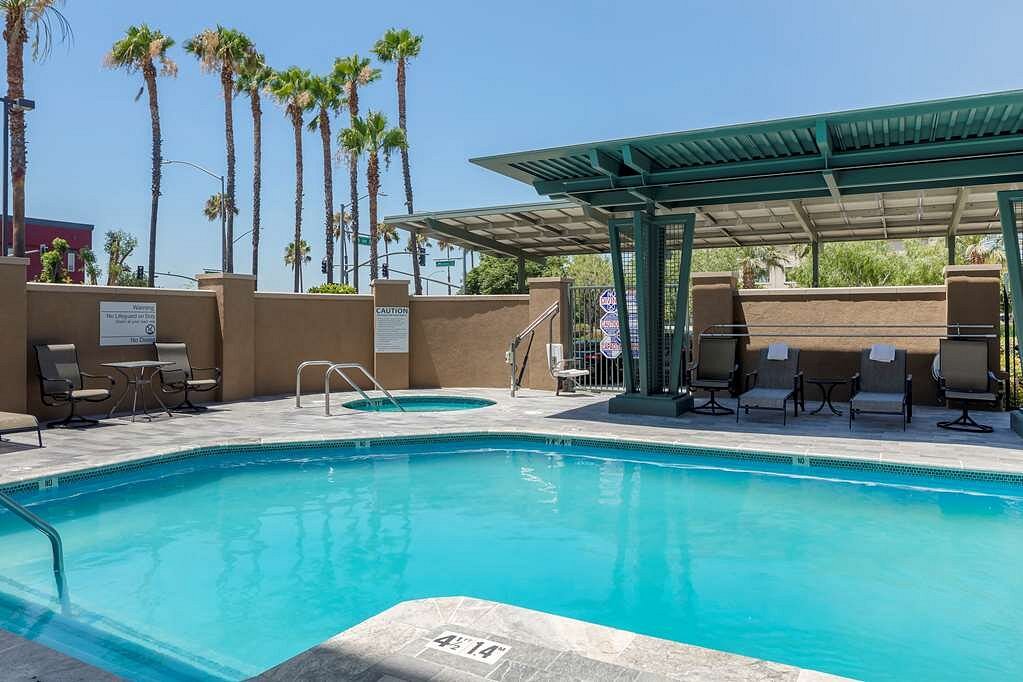 outdoor-pool